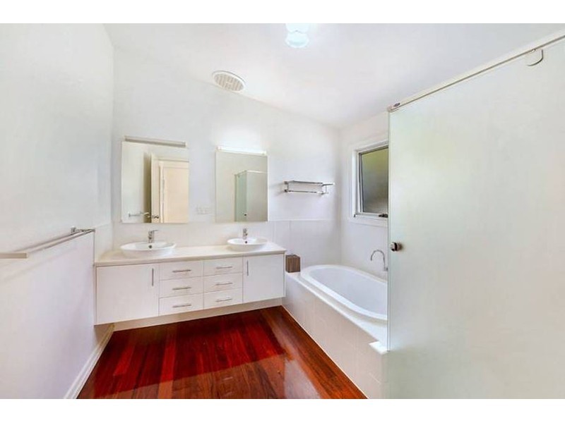 54 Errol Avenue, Paradise Point QLD 4216