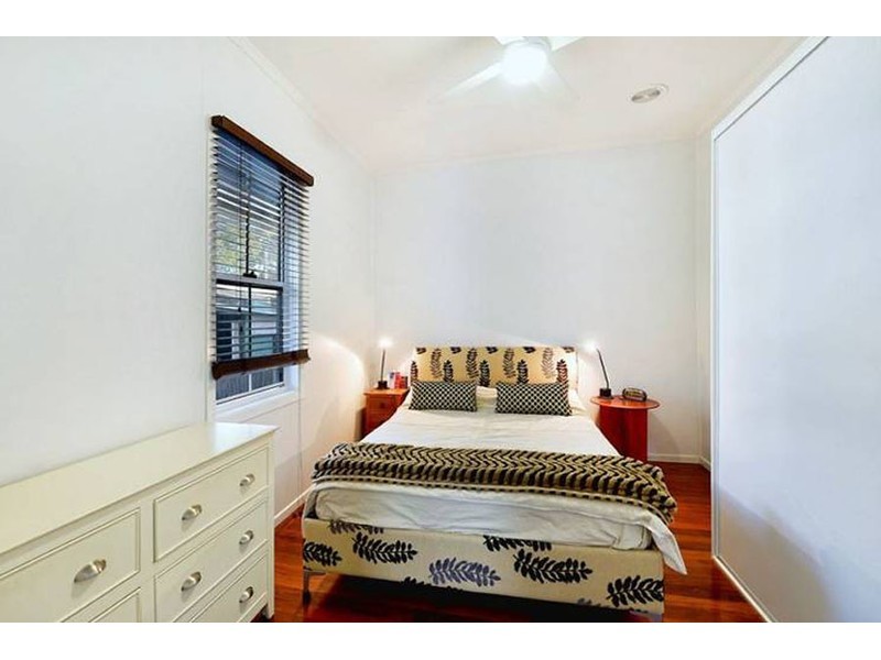 54 Errol Avenue, Paradise Point QLD 4216