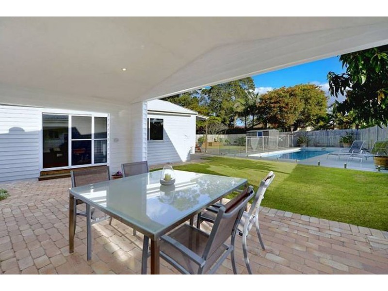 54 Errol Avenue, Paradise Point QLD 4216