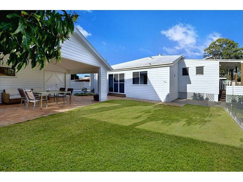 54 Errol Avenue, Paradise Point QLD 4216