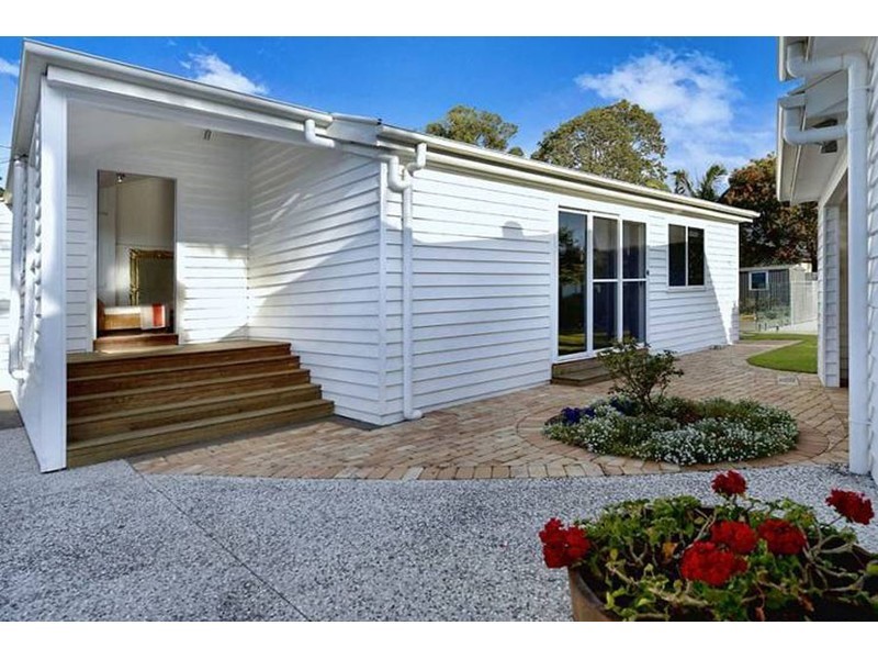 54 Errol Avenue, Paradise Point QLD 4216