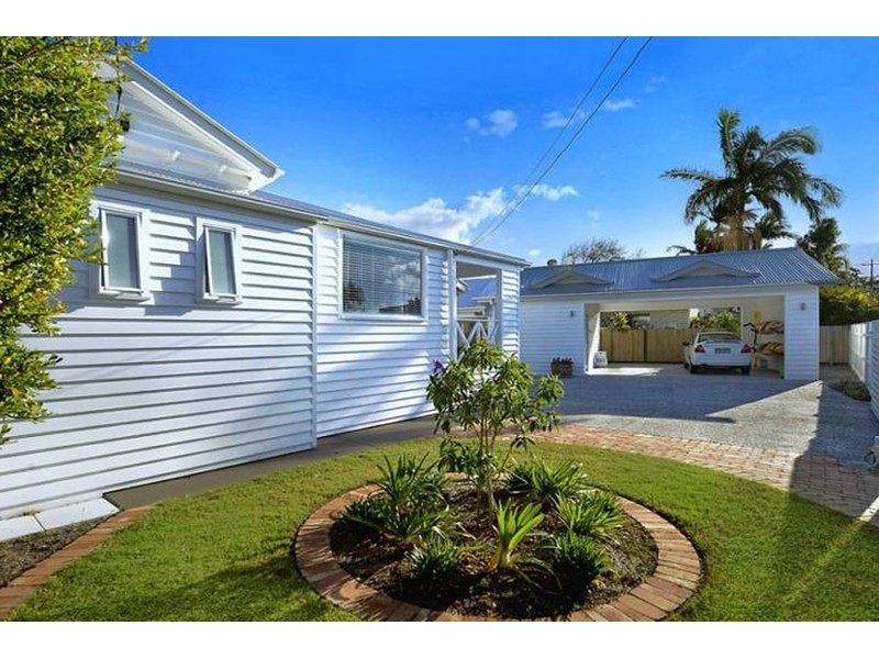 54 Errol Avenue, Paradise Point QLD 4216
