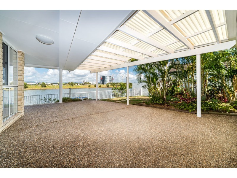 24 Anchorage Way, Biggera Waters QLD 4216