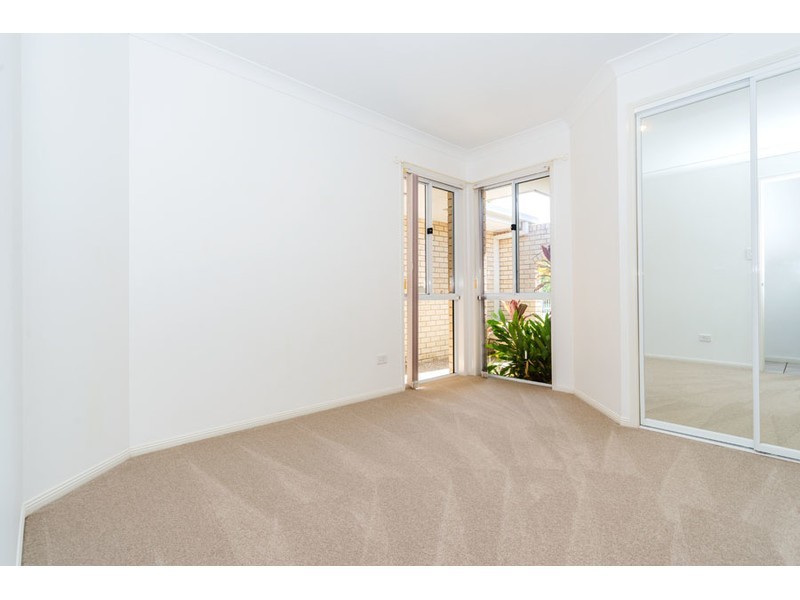 24 Anchorage Way, Biggera Waters QLD 4216