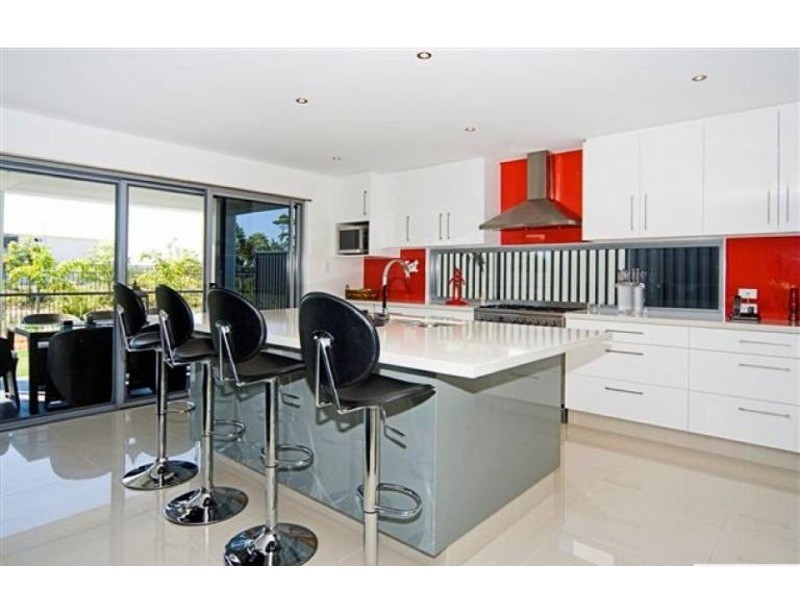 2 Fleetwood Court, Helensvale QLD 4212