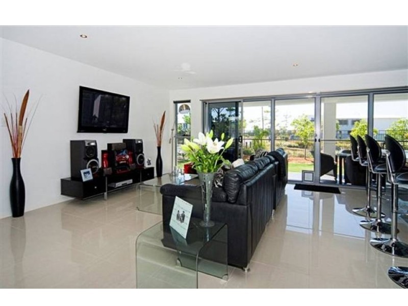 2 Fleetwood Court, Helensvale QLD 4212