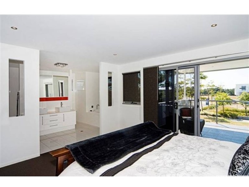 2 Fleetwood Court, Helensvale QLD 4212