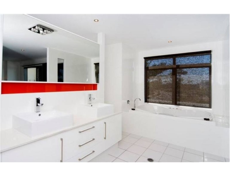 2 Fleetwood Court, Helensvale QLD 4212