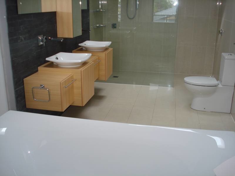 10B Rouen Avenue, Paradise Point QLD 4216