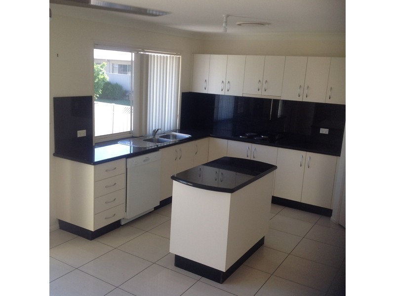 101 Crestwood Drive, Molendinar QLD 4214