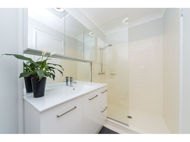 240/125 Hansford Road, Coombabah QLD 4216