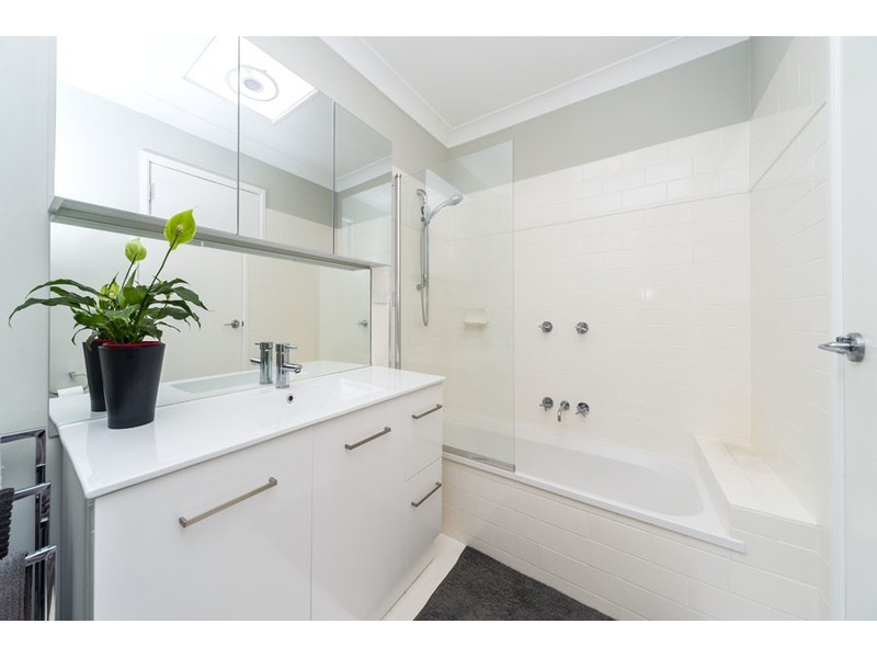 240/125 Hansford Road, Coombabah QLD 4216