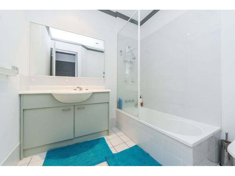 17/643 Pine Ridge Road, Biggera Waters QLD 4216