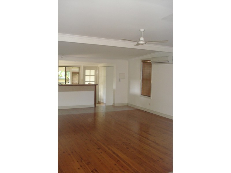 7 Kerr Avenue, Southport QLD 4215