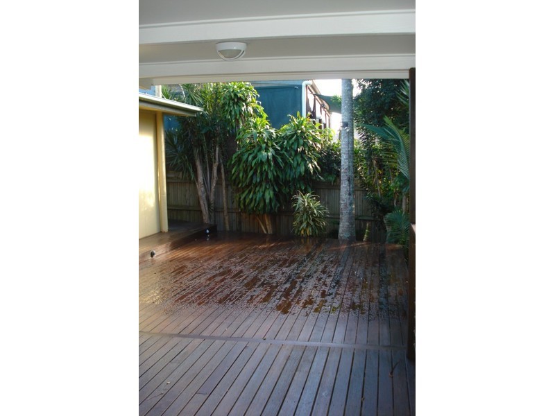 7 Kerr Avenue, Southport QLD 4215