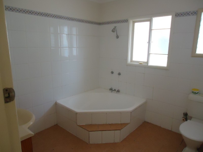26 Heydon Avenue, Labrador QLD 4215