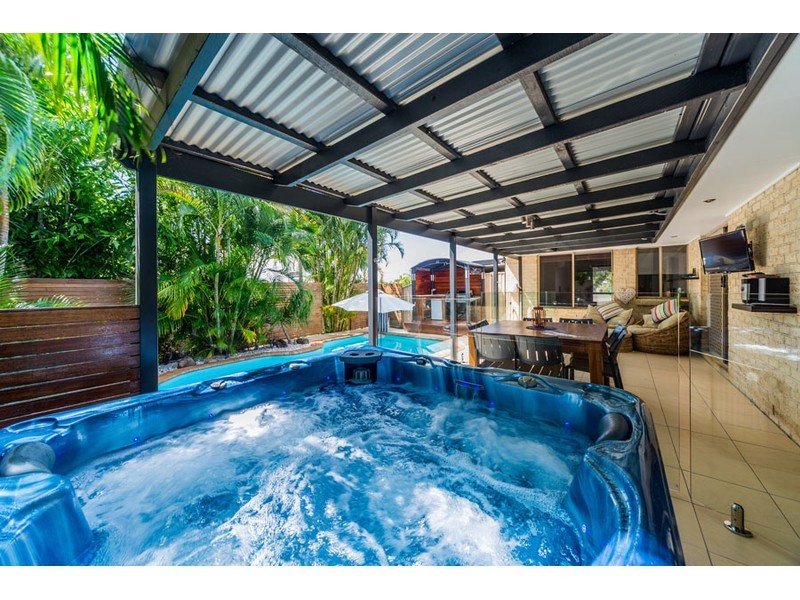 17 Spikes Court, Arundel QLD 4214