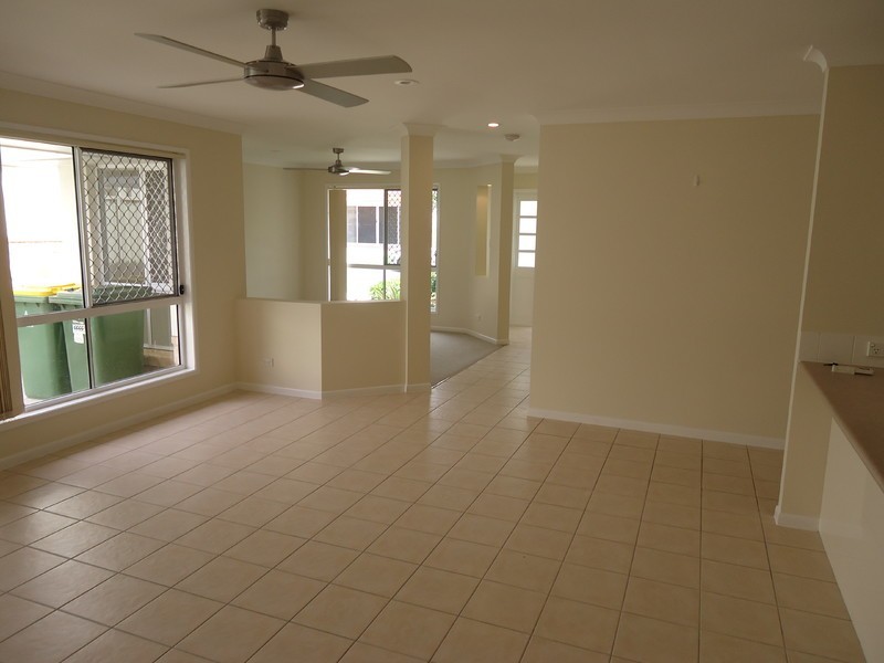 4 Leighanne Crescent, Arundel QLD 4214
