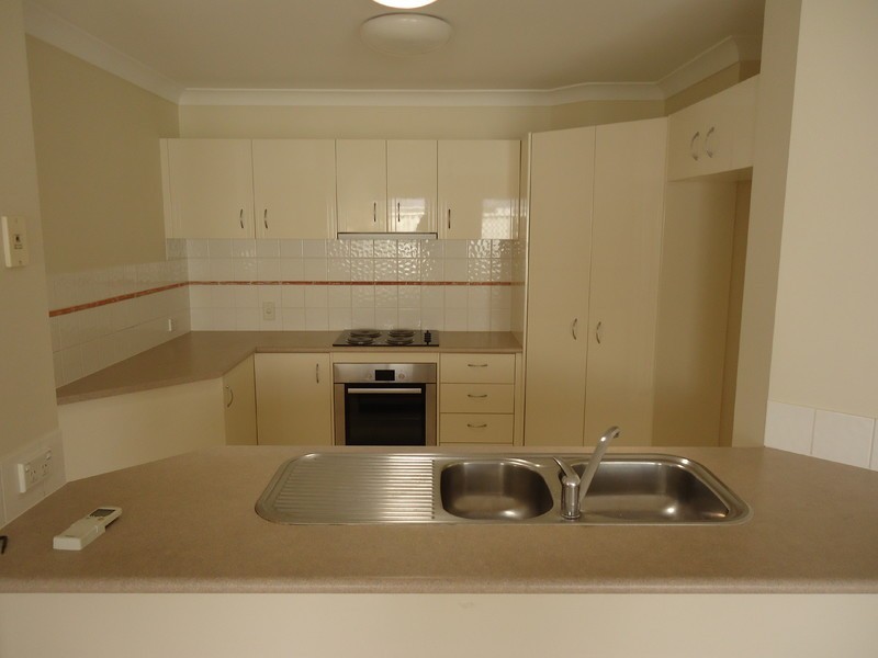 4 Leighanne Crescent, Arundel QLD 4214
