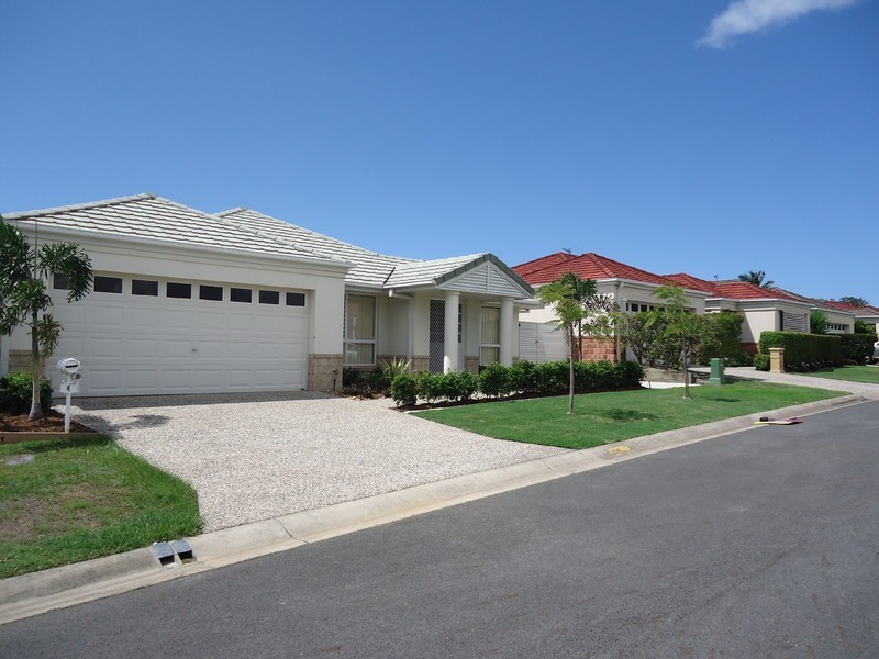 4 Leighanne Crescent, Arundel QLD 4214