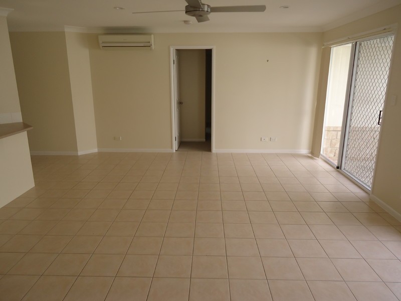 4 Leighanne Crescent, Arundel QLD 4214