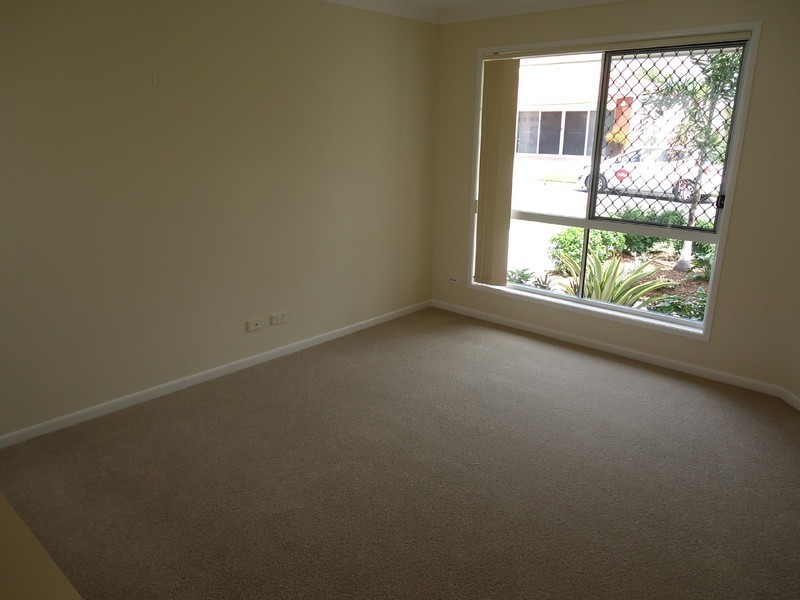 4 Leighanne Crescent, Arundel QLD 4214