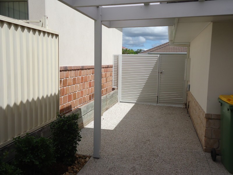 4 Leighanne Crescent, Arundel QLD 4214