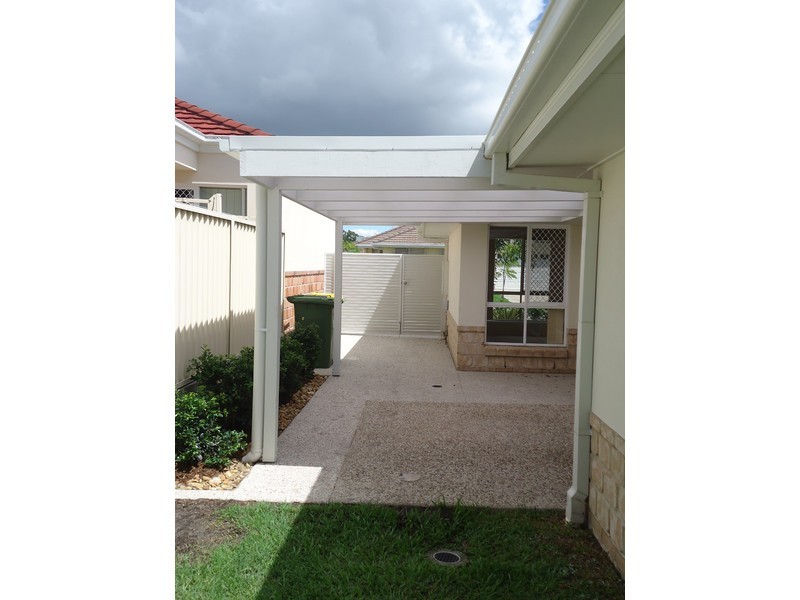 4 Leighanne Crescent, Arundel QLD 4214