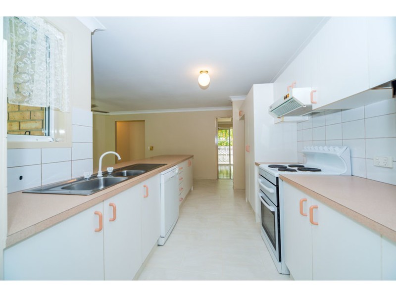 35 Clubhouse Drive, Arundel QLD 4214