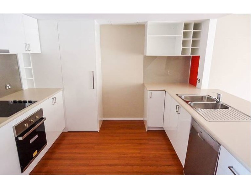 10/81 Olsen Avenue, Labrador QLD 4215