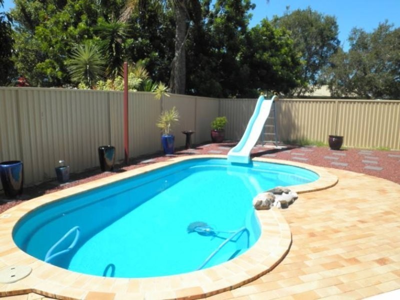 4 Burrinjuck Drive, Coombabah QLD 4216