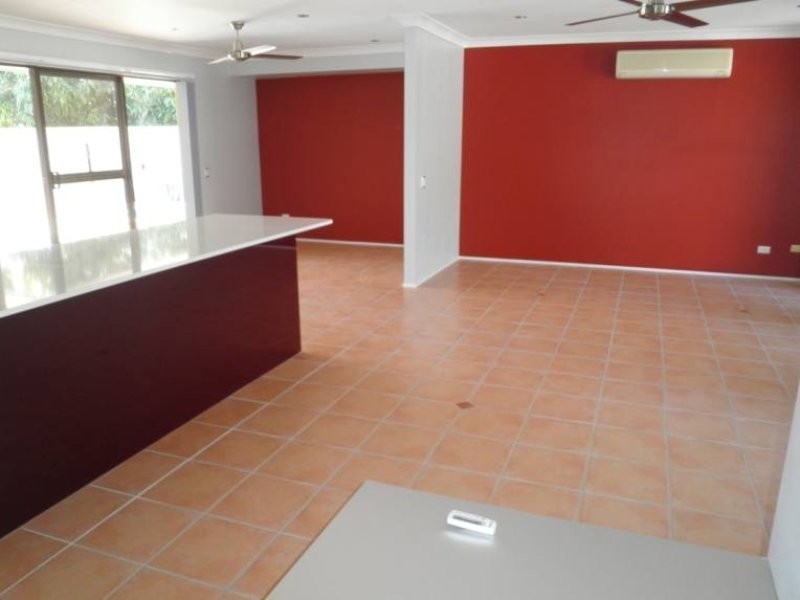 4 Burrinjuck Drive, Coombabah QLD 4216