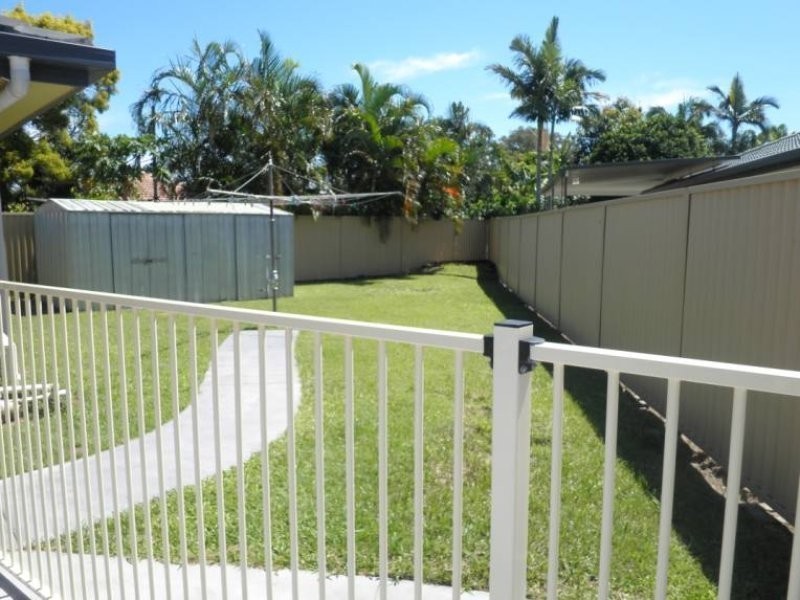 4 Burrinjuck Drive, Coombabah QLD 4216