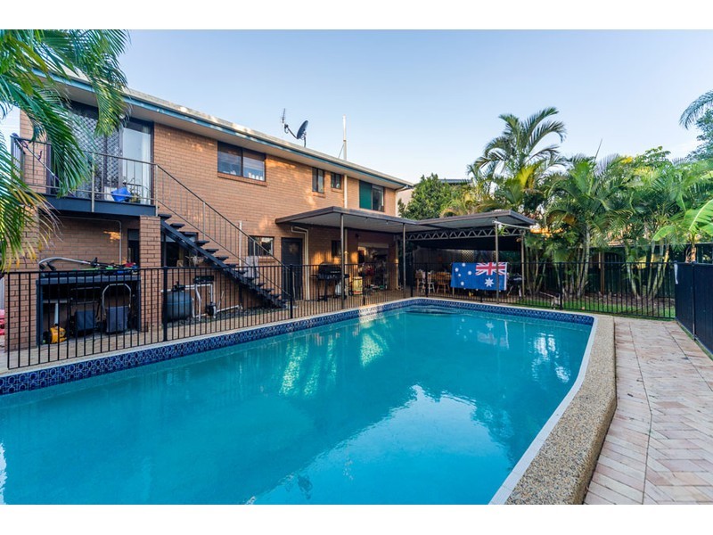 66 Hollywell Road, Biggera Waters QLD 4216