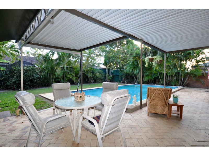 66 Hollywell Road, Biggera Waters QLD 4216