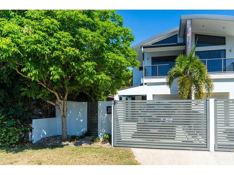 10A Rouen Avenue, Paradise Point QLD 4216