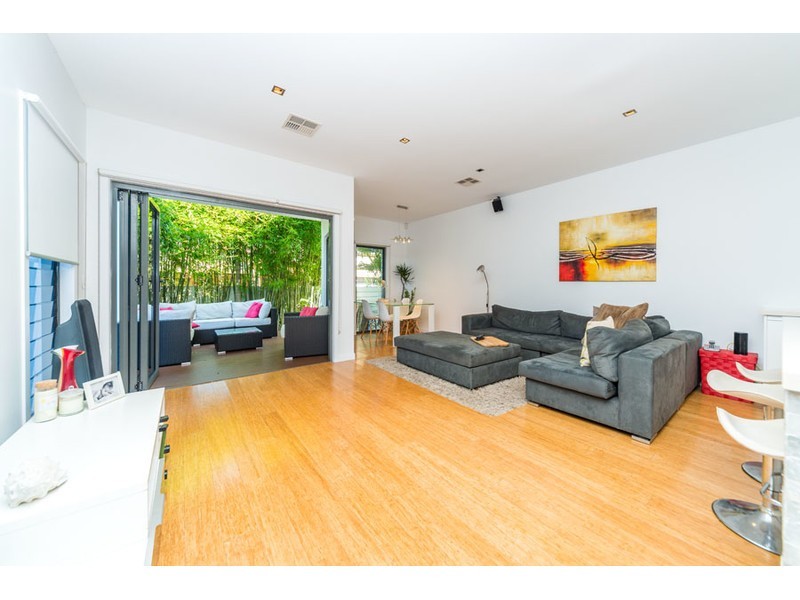 10A Rouen Avenue, Paradise Point QLD 4216