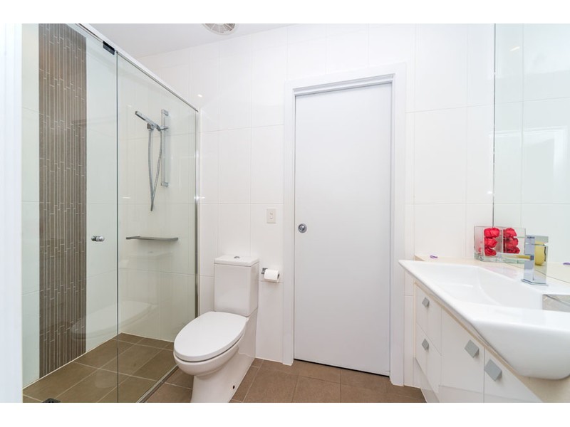 10A Rouen Avenue, Paradise Point QLD 4216