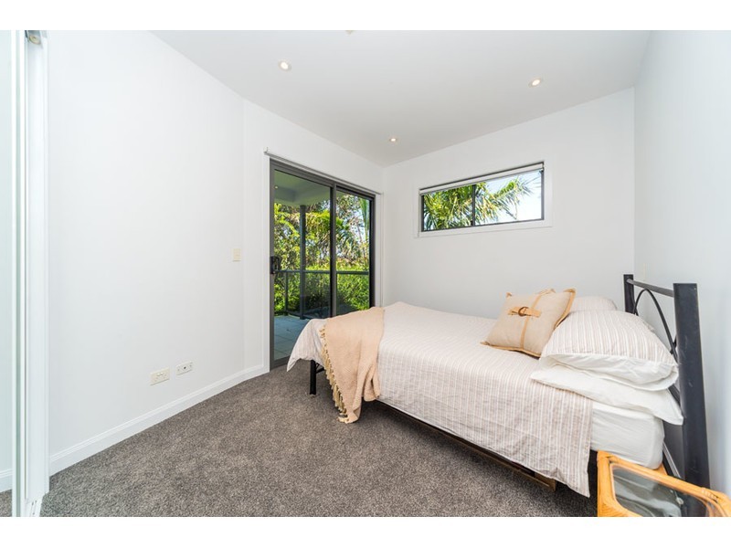10A Rouen Avenue, Paradise Point QLD 4216