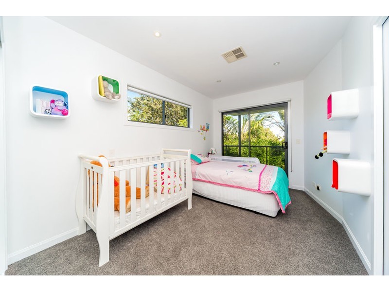 10A Rouen Avenue, Paradise Point QLD 4216