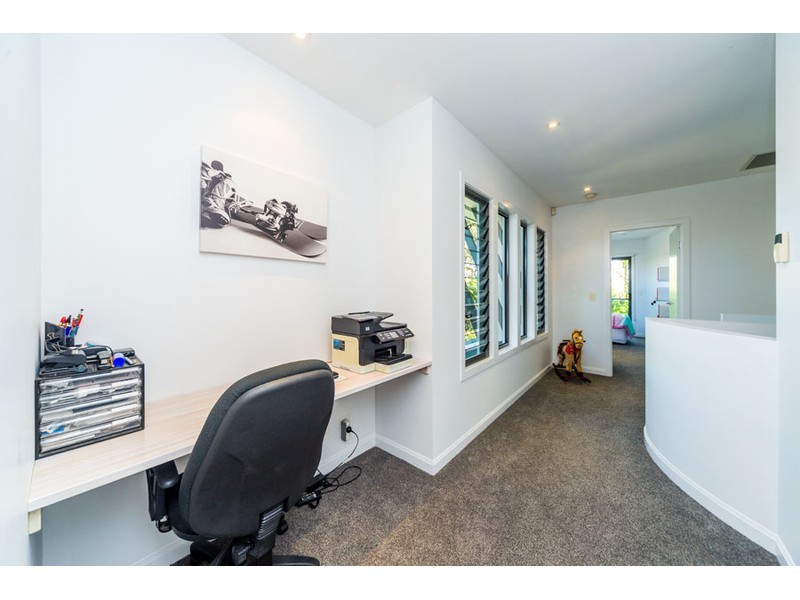 10A Rouen Avenue, Paradise Point QLD 4216