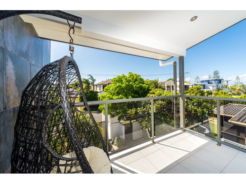 10A Rouen Avenue, Paradise Point QLD 4216