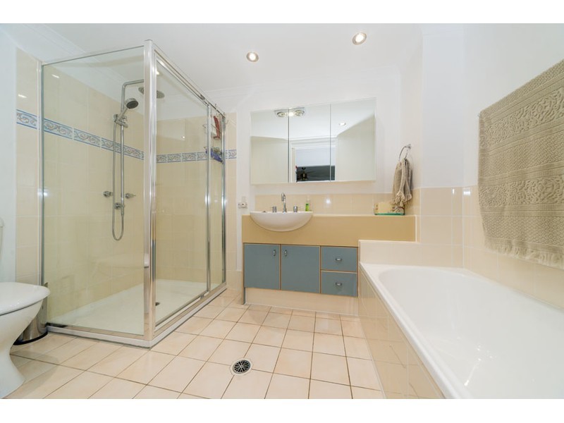 17/19 Santa Barbara Road, Hope Island QLD 4212