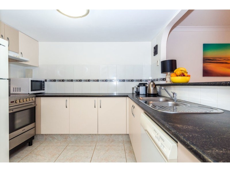 20/81 Olsen Avenue, Labrador QLD 4215