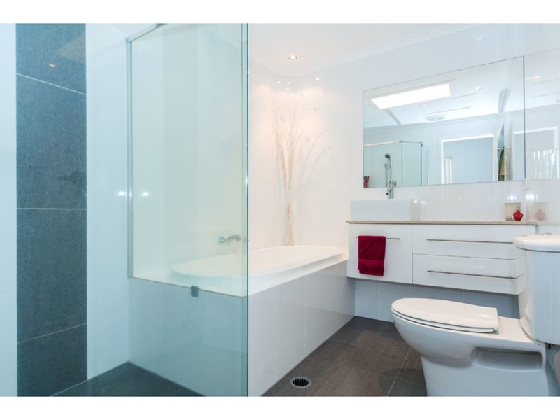 20/81 Olsen Avenue, Labrador QLD 4215