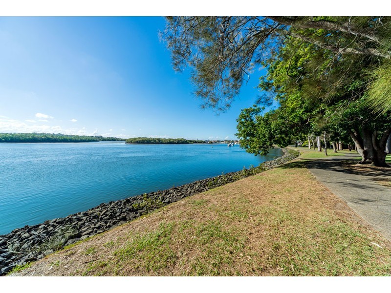 17 Tallara Street, Coombabah QLD 4216