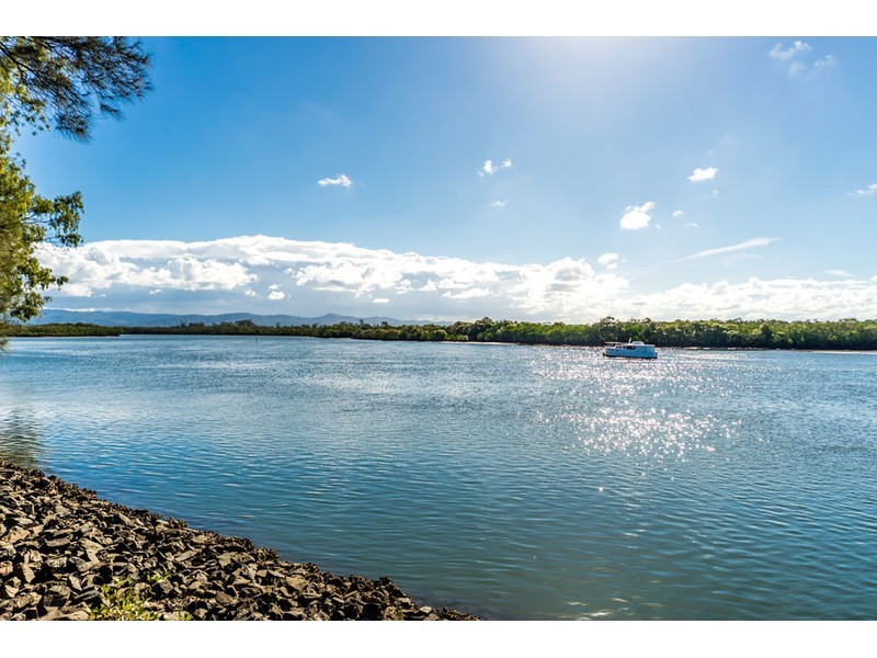 17 Tallara Street, Coombabah QLD 4216