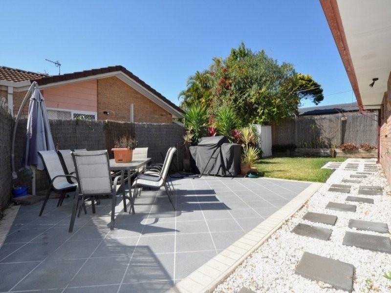 2/2 Freeman Street, Labrador QLD 4215