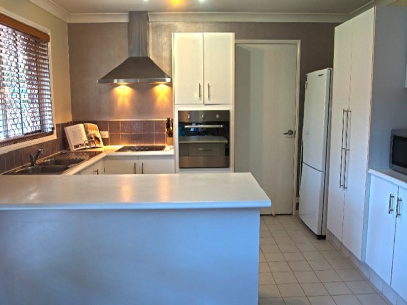 2/2 Freeman Street, Labrador QLD 4215