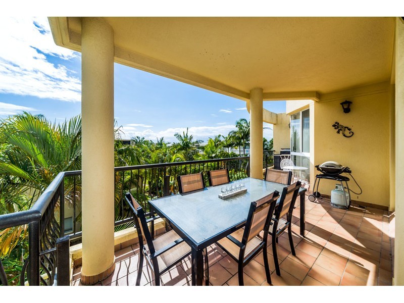 32/41A Broadwater Street, Runaway Bay QLD 4216